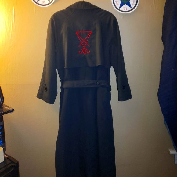 Handmade Embroidered Lucifer London Fog Iconic Trenchcoat Men's size 10 - Picture 3 of 4
